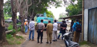 Keruk Sampah Kali Gedong PT. BAM Terjunkan 4 Unit Eskavator