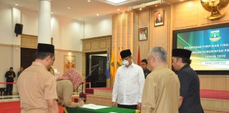 Gubernur WH Lantik Lima Pejabat Eselon II