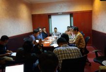 Sambangi Huntara, Bawaslu Khawatir Partisipasi Pilkada Pandeglang Tak Optimal