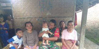 Senyum Babinsa Koramil Cikande, Membawa Keceriaan Warga