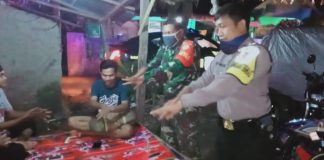 Babinsa dan Bhabinkamtibmas Cikande Ajak Warga Isolasi Mandiri