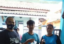 PWI Lebak Bagikan Telur Ayam Kepada Warga Kurang Mampu