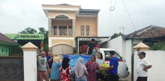 PT Sumber Jaya Wijaya Bagikan Takjil dan Nasi Bungkus