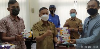PWI Kabupaten Serang Salurkan Bantuan Ribuan Masker dari PT. Sol Med Dispo ke Disdikbud Kabupaten Serang