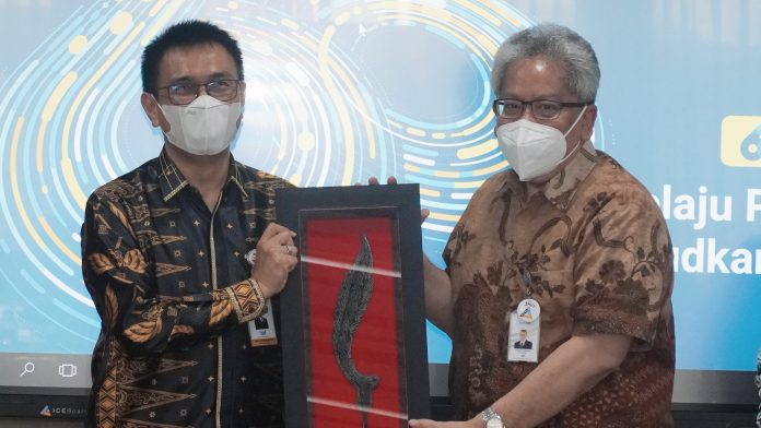 Dirut Bank Banten Agus Syabarrudin Bersama Dirut BJB