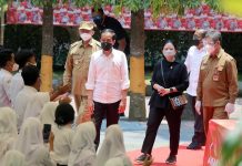 Presiden RI Tinjau Pelaksanaan Vaksinasi di Puskesmas Singandaru