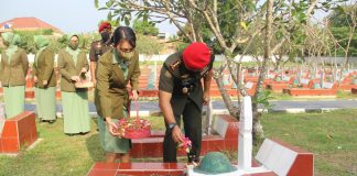 DanGrup 1 Kopassus dan Anggota Ziarah Kubur di TMP Ciceri