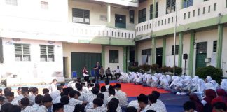 Sat Binmas Polres Cilegon, Berikan Bimbingan Tentang Bahaya Narkoba Terhadap Ratusan Pelajar SMA Al-Khairriyah