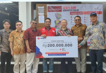 Manajemen PT SGPJB Salurkan Bantuan Ratusan Juta Kepada Korban Bencana Cianjur