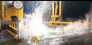 Akibat Cuaca Buruk BPTD Hentikan Sementara Pelayanan di Pelabuhan Merak