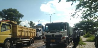 Dishub Cilegon Tertibkan Truk ODOL yang Parkir Sembarangan di JLS