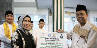 Safari Ramadhan, Bupati Serang Salurkan Bantuan Keagamaan