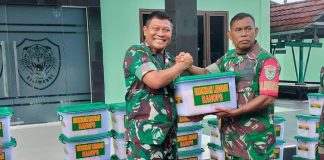 Anggota Babinsa Koramil Jajaran Kodim Serang Terima Bingkisan Hari Raya 1444 H dari KASAD