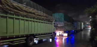 Proses Bongkar Muat Lama Sebabkan Antrian Kendaraan Truk Logistik Menuju Pelabuhan Ciwandan Hingga 2 Kilometer