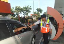 H-3 Lebaran Antrian Kendaraan di Gerbang Tol Merak Capai 1 Kilometer
