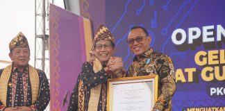 Wali Kota Helldy Agustian Raih Penghargaan Bergengsi dari Mendes PDTT RI Sebagai Penerima Satya Lencana Bakti Inovasi Desa