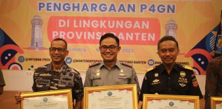 Kakanwilkumham Banten Dodot Adikoeswanto Raih Penghargaan Dari BNNP Banten