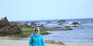 Airin Kagumi Keindahan Pantai di Kabupaten Lebak