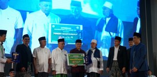 Tokoh Pendidikan Banten Prof. H.M.A Tihami Menerima Rachmatoellah Award 2024.