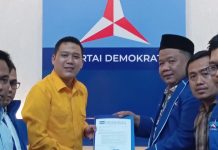 Bacalon Wali Kota Cilegon Robinsar Mendapatkan Surat Tugas dari Demokrat Banten
