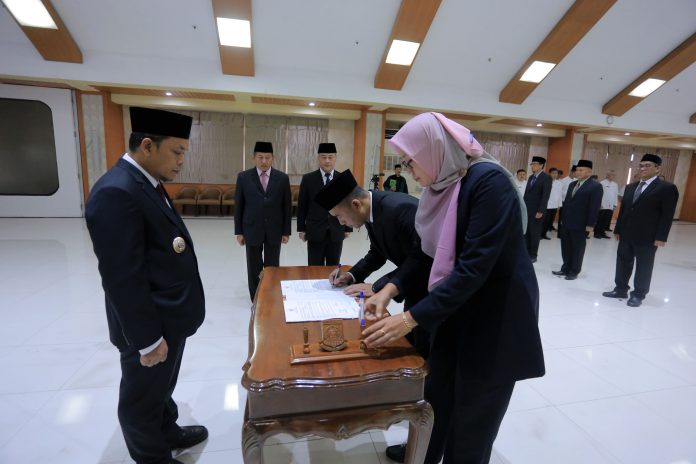 PELANTIKAN PEJABAT TINGGI PRATAMA ESELON 2 - PJ WALIKOTA8