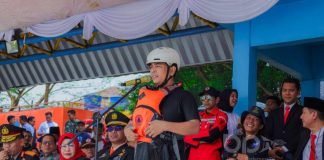 Ketua DPRD Banten Ikut Bentangkan Bendera Merah Putih Raksasa di Danau KP3B