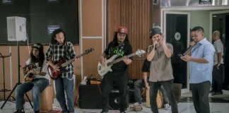 Ketua DPRD Banten Nyanyi Bareng Band Momonon Sebelum Tour ASEAN
