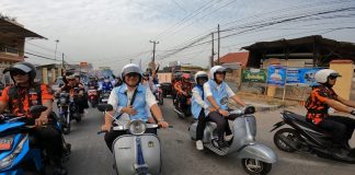 Dikawal Ribuan Pendukung Pasangan Bacalon Wali Kota Cilegon Helldy -Alawi Daftar ke KPU Menggunakan Motor Vespa