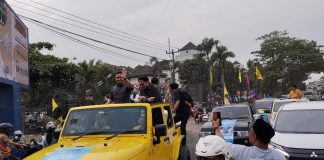 Daftar ke KPU di Hari Terakhir Robinsar-Fajar Dikawal Ribuan Pendukung