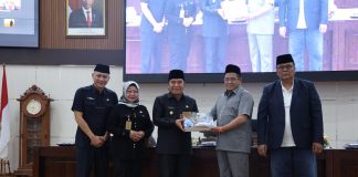 Budi Prajogo Pimpin Paripurna Penyampaian Nota Pengantar Gubernur Mengenai Raperda Perubahan APBD Provinsi Banten TA 2024