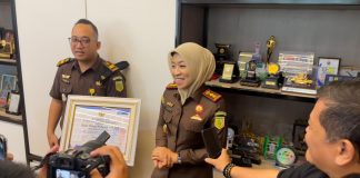 Kejari Terima Penghargaan dari Wali Kota Cilegon