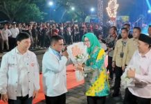 Beri Buket Cokelat dan Bunga ke Airin-Ade, Andra Soni-Dimyati Sukses Ciptakan Politik Riang Gembira