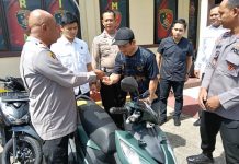 Kembali Terima Motornya yang Dicuri, Warga Cikande Sumingrah