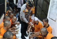Penghuni Rutan Polres Serang Disambangi Kapolres saat Momentum Idulfitri