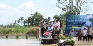 Kapolda Banten Bersama Gubernur Banten Ikuti Zoom Meeting dan Penanaman Padi Serentak