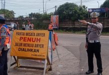 Wisata Anyer Penuh, Polda Banten Terapkan One Way