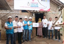 Warga Desa Nameng Lebak Senyum Bahagia Saat Menikmati Program Light Up The Dream