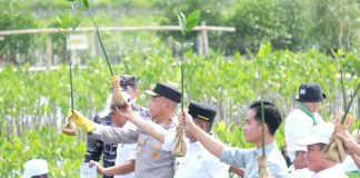 Kapolda Dampingi Wapres RI Tanam Mangrove di Mauk Tangerang