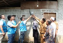 Warga Pagedangan Tangerang Senyum Bahagia saat Rumahnya Tersambung Listrik dari PLN