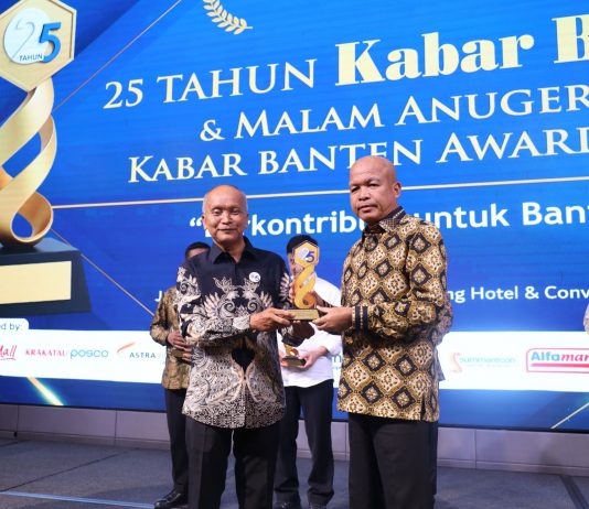 Kapolda Banten Terima Penghargaan dari Kabar Banten