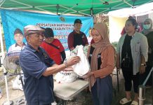 PWI Banten Bersama Artha Graha Peduli Berbagi Sembako di Sekretariat PWI Lebak