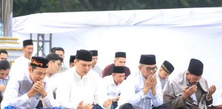 Gubernur Andra Soni Ajak Pererat Silaturahmi dan Persaudaraan saat Salat Ied