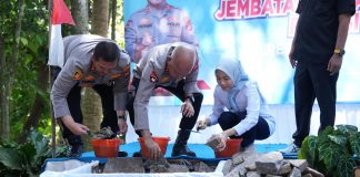 Dukung Indonesia ASRI, Polda Banten Bangun Jembatan dan Tanam 1.000 Pohon