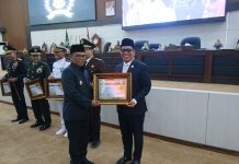 Ketua DPRD Banten Fahmi Hakim Diganjar Penghargaan dari Gubernur