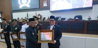 Ketua DPRD Banten Fahmi Hakim Diganjar Penghargaan dari Gubernur