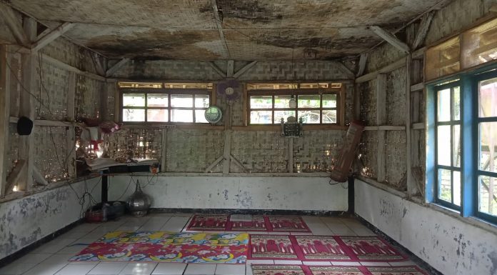 Relawan FBn Turun Tangan Perbaiki Musala di Siandangresmi Pandeglang yang Nyaris Ambruk