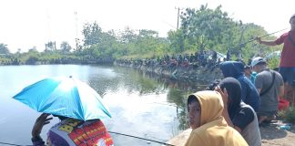Ratusan Pemancing Padati Danau Puspemkab Ikut Jumat Ceria Bersama Polres Seorang yang