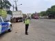 Truk Parkir Bahu Jalan di Nambo Ditertibkan Polres Serang