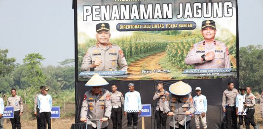 Ditlantas Polda Banten Tanam Jagung di Kopo
