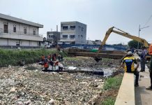 Sebanyak 30 Ton Sampah Diangkut dari Kali Ledug Kota Tangerang
